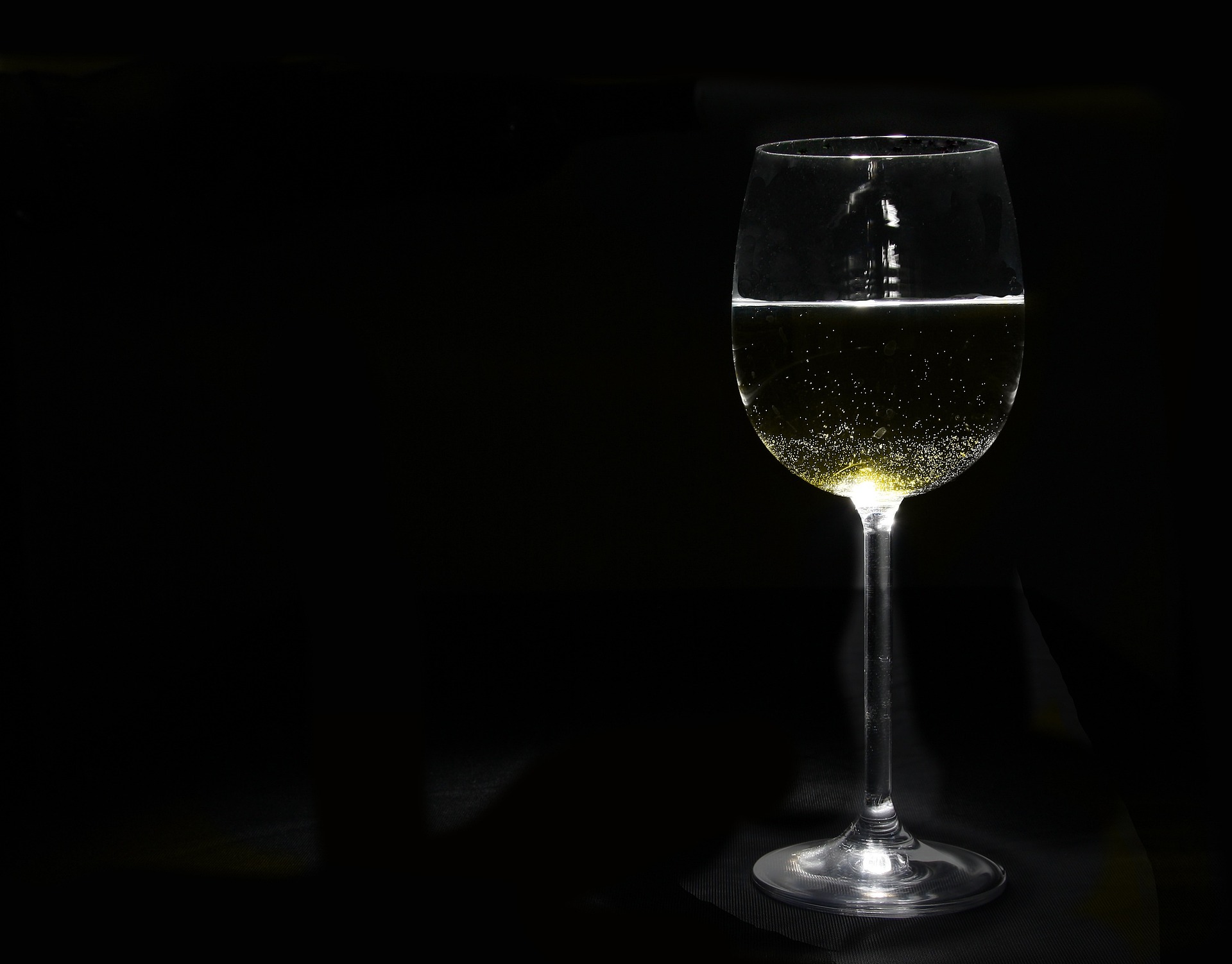 white-wine-1506227_1920.jpg